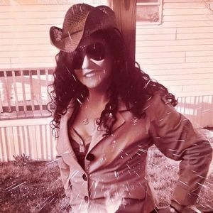 Meet your Posher, Hope